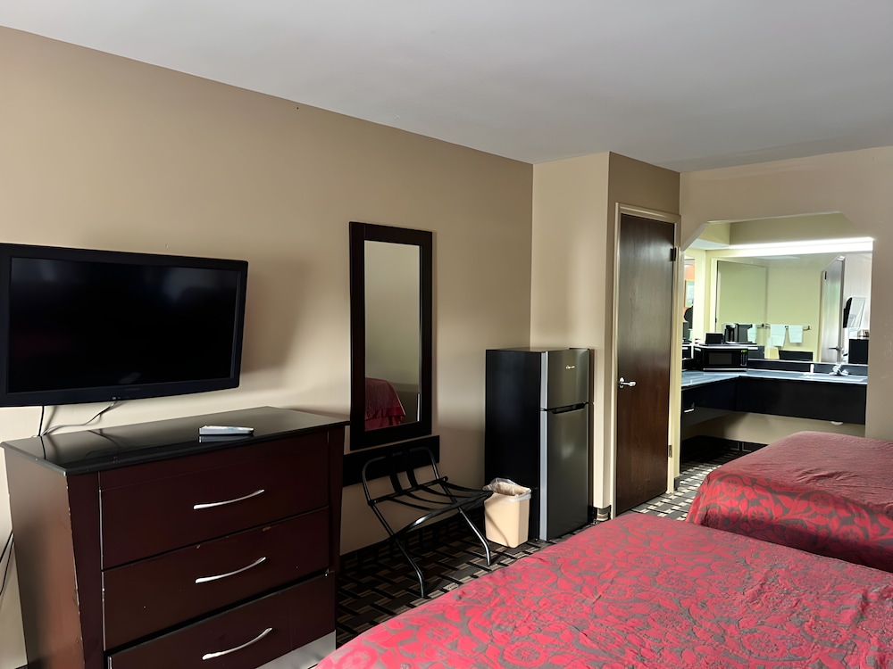 Days Inn and Suites By Wyndham Pine Bluff 20/27