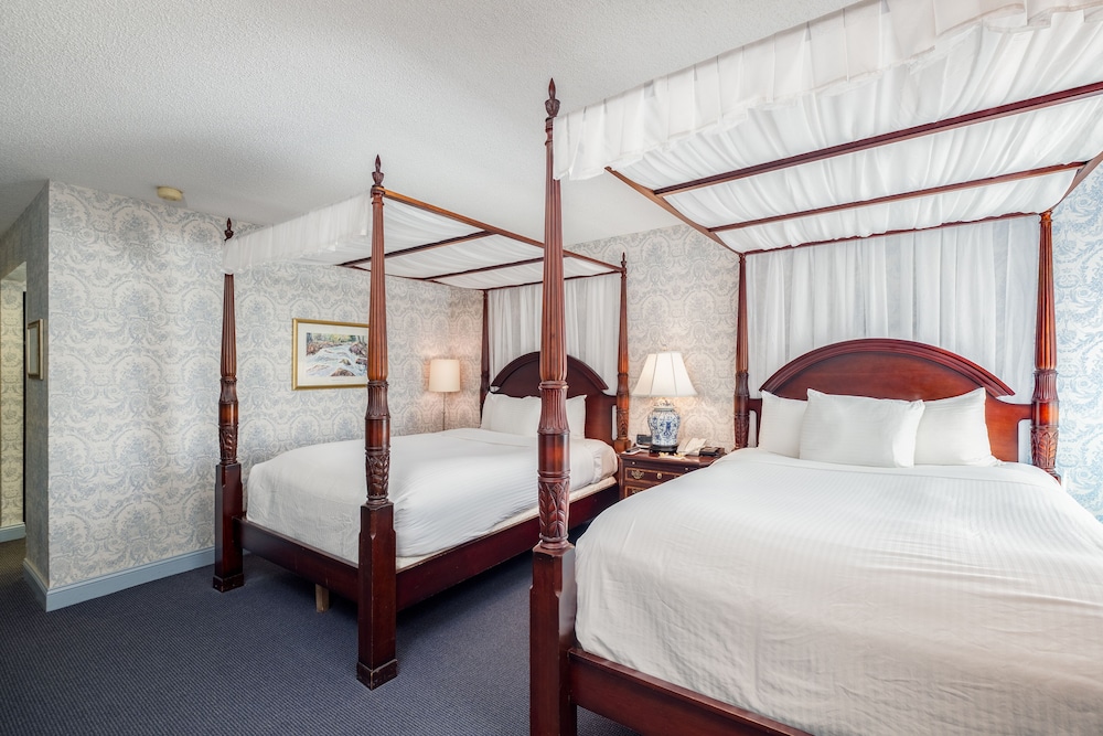 The Farmington Inn &amp; Suites 12/54