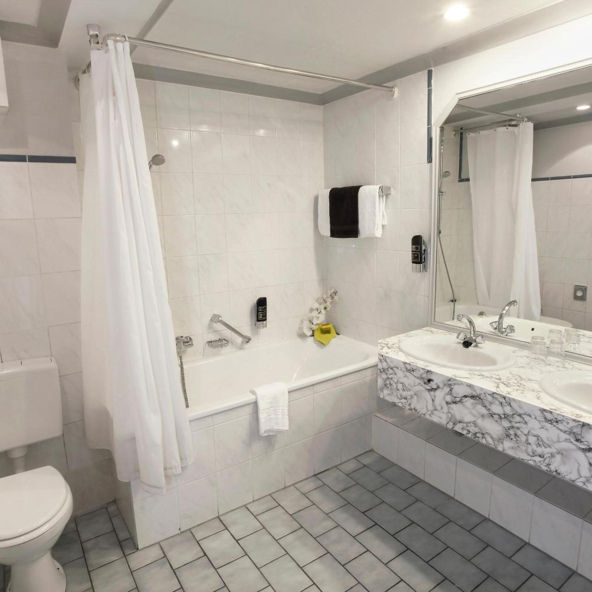 غرفة ثلاثية، Centro Hotel Royal 9/10