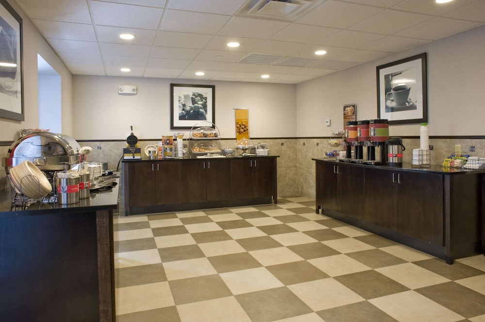 Hampton Inn and Suites Tupelo Barnes Crossing 12/50