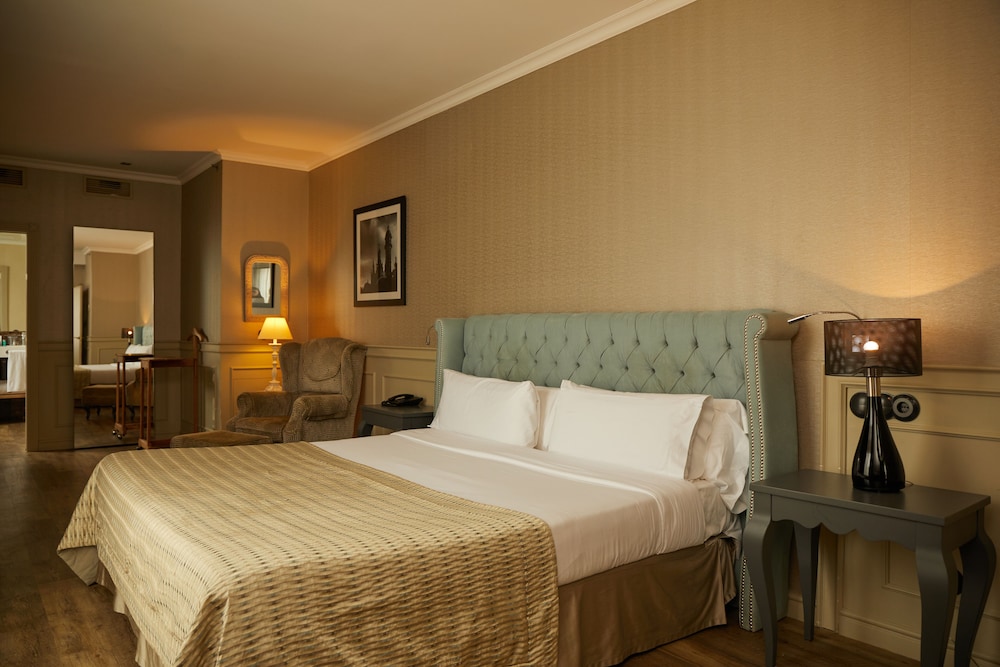 Tibidabo, Superior, Suite, King Bed, Sofa, Terrace