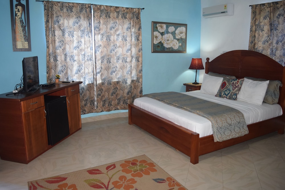 Coconut Pointe Beach Resort 10/50