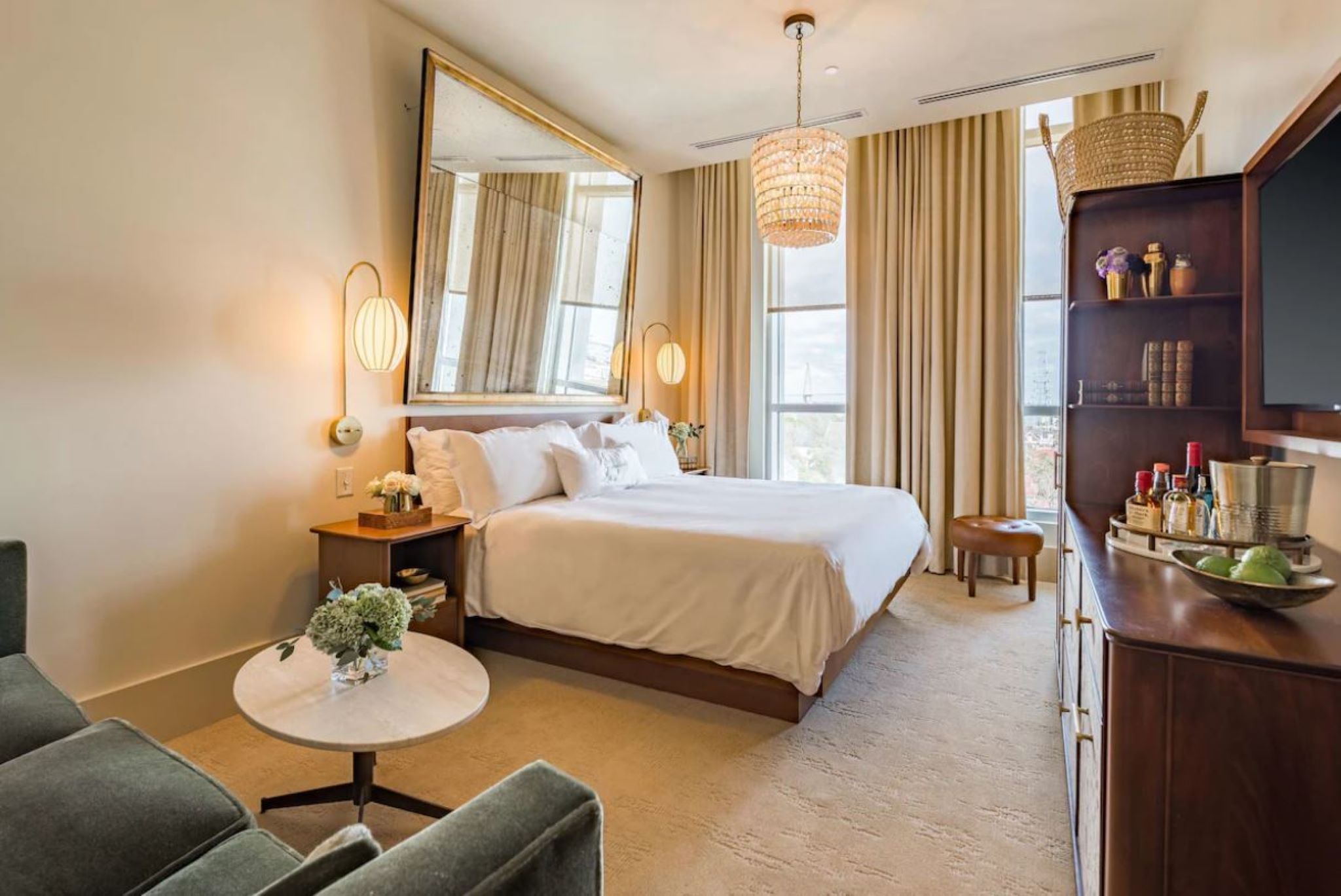 غرفة بسرير كينج لذوي الإعاقة، The Dewberry Charleston 2/3
