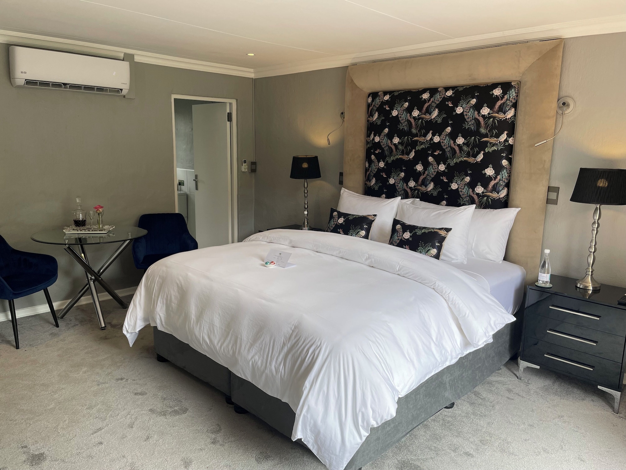 Deluxe, Twin Beds