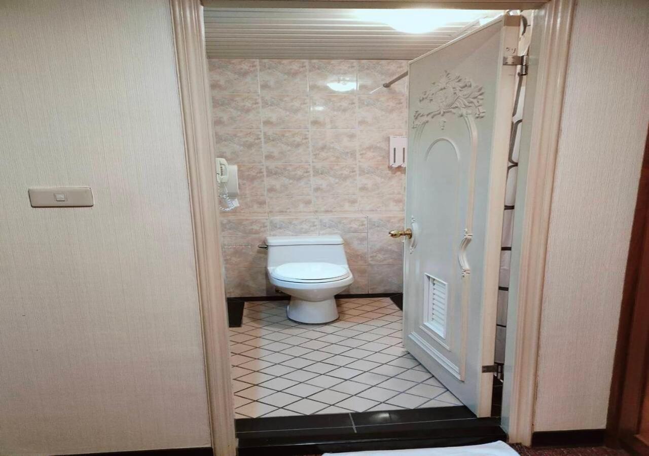 Champion Hotel 47/50