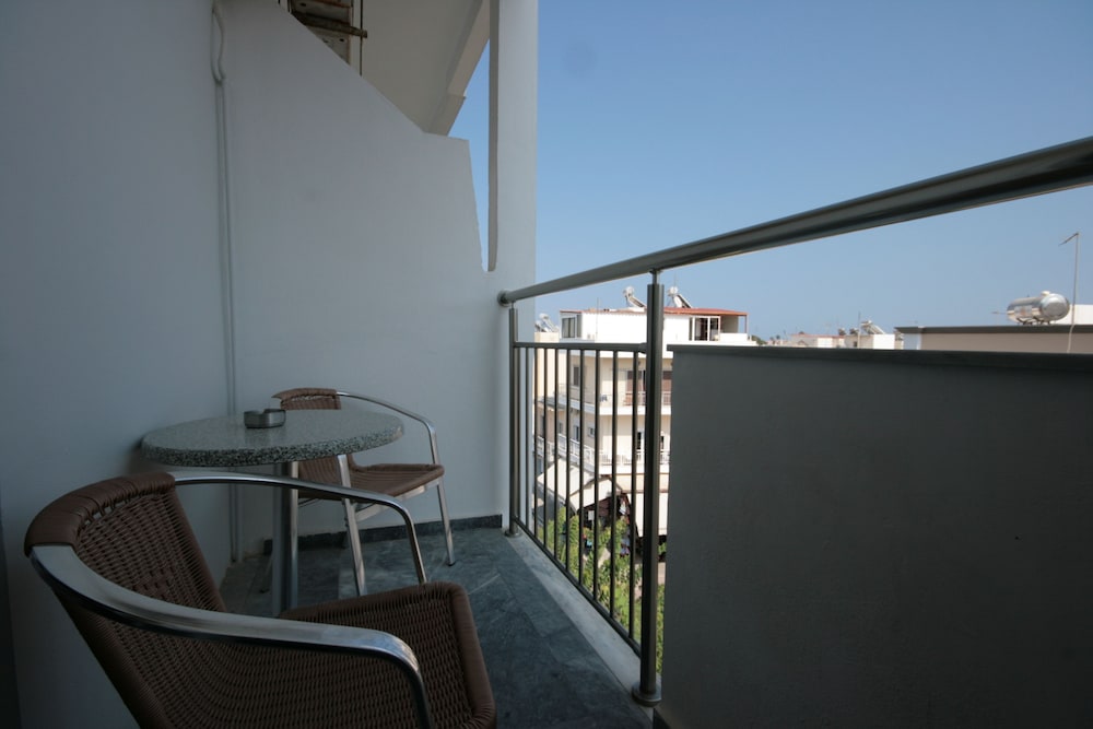 Dimitris Paritsa Hotel 32/44