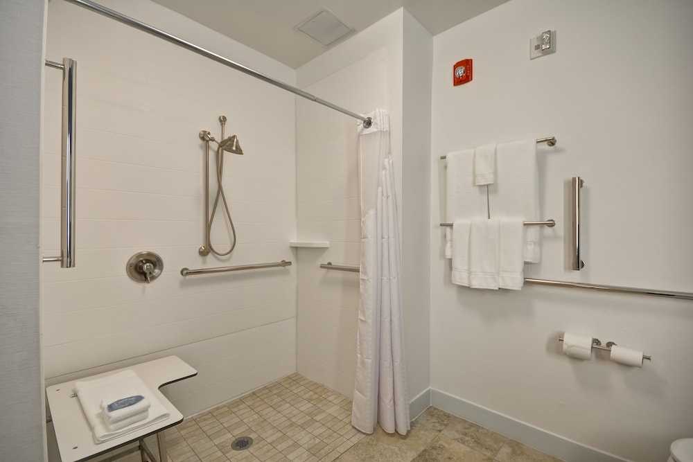 HOLIDAY INN EXPRESS EVANSVILLE 13/61