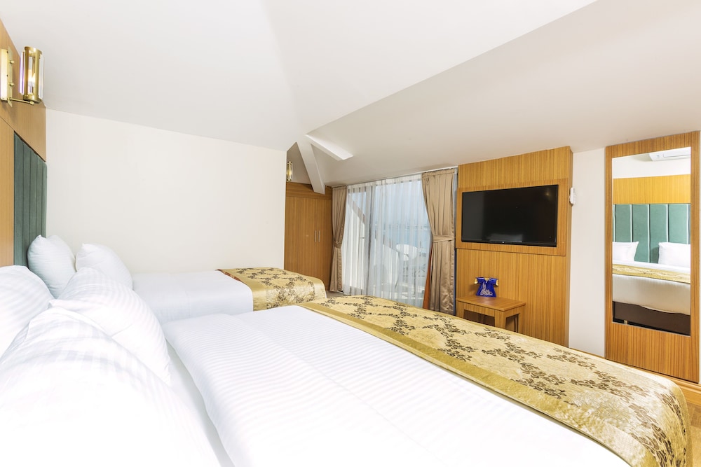 Acra Hotel 5/67
