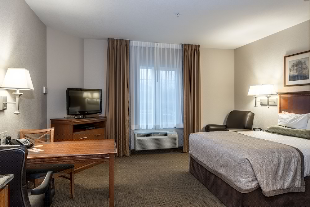 Candlewood Suites Burlington 12/33