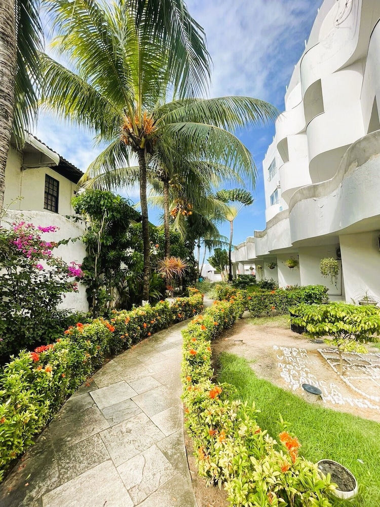Maria Farinha Praia Hotel 51/55