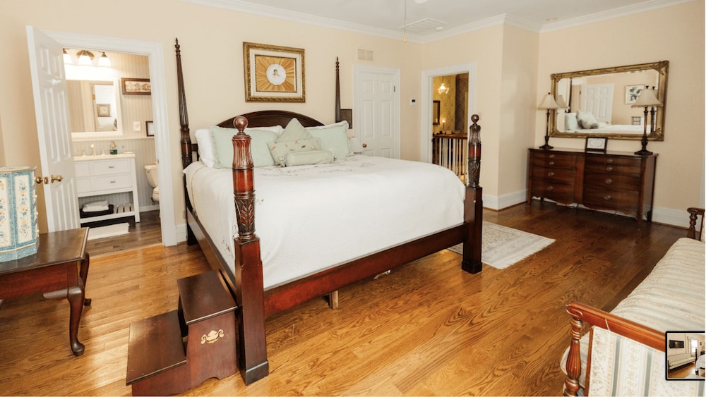 The Virginia Cliffe Inn 19/50