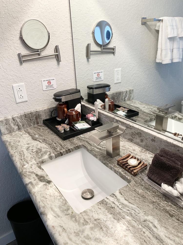 Artisan Downtown 72/80