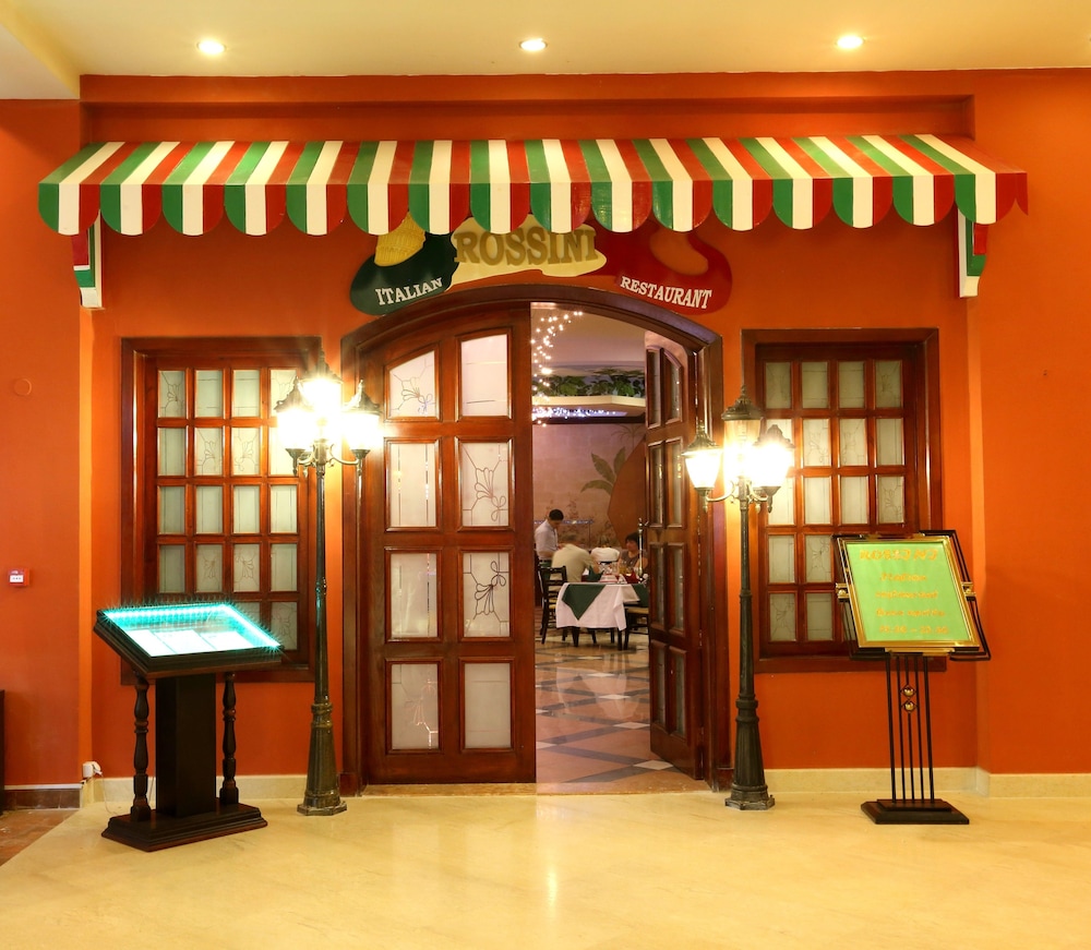 Rehana Royal Beach Resort and Spa 42/68