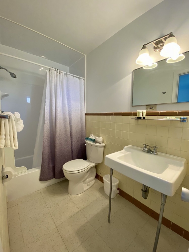 Castle Manor Inn 42/42