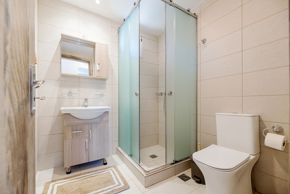 Arazzo Holiday Apartments 48/50