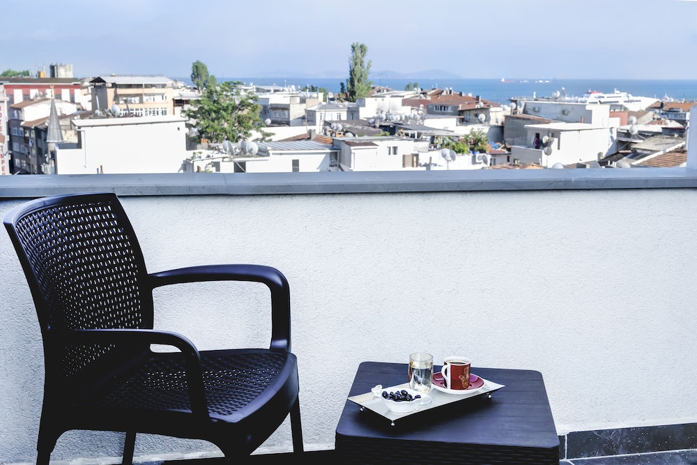 Emin Palace Hotel 20/22