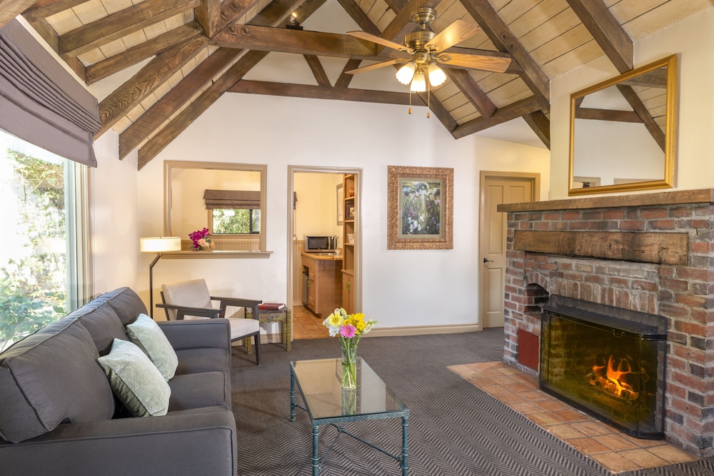 The Pierpont Inn 34/61
