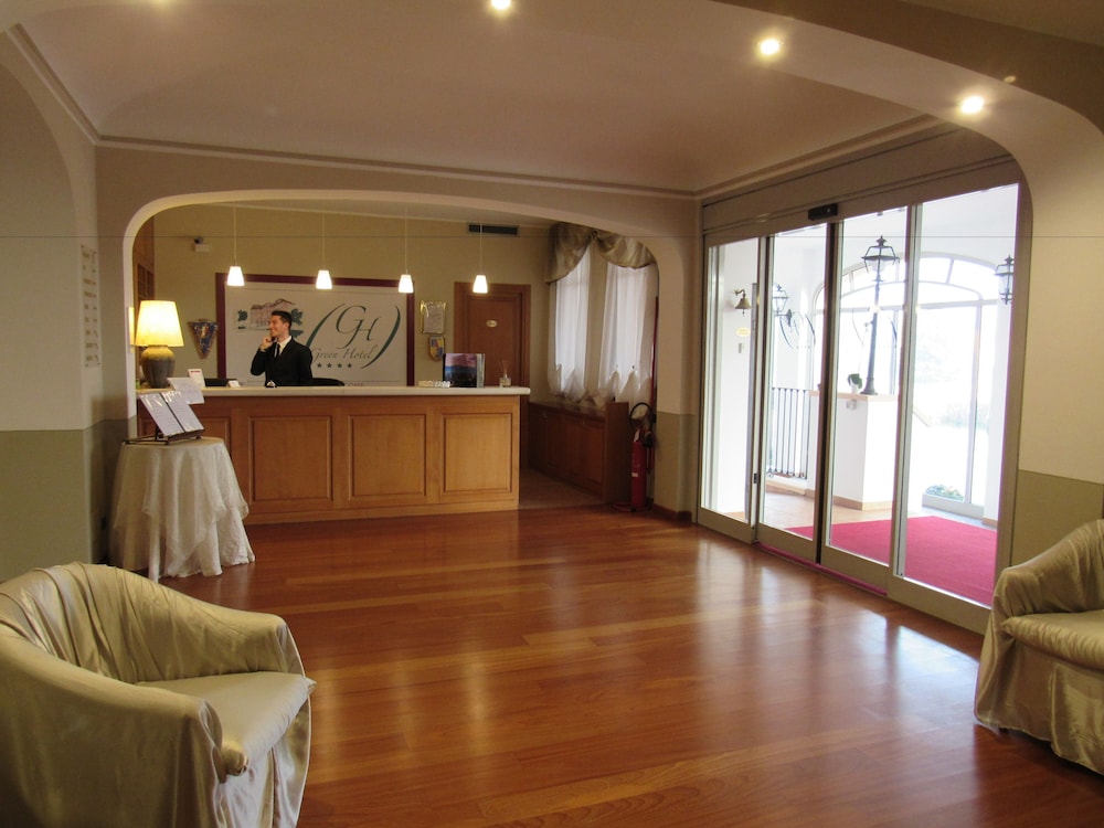 Green Hotel 4/46
