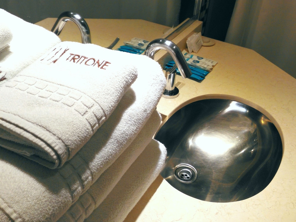 Tritone Hotel Ex Dazzler Tritone 47/49