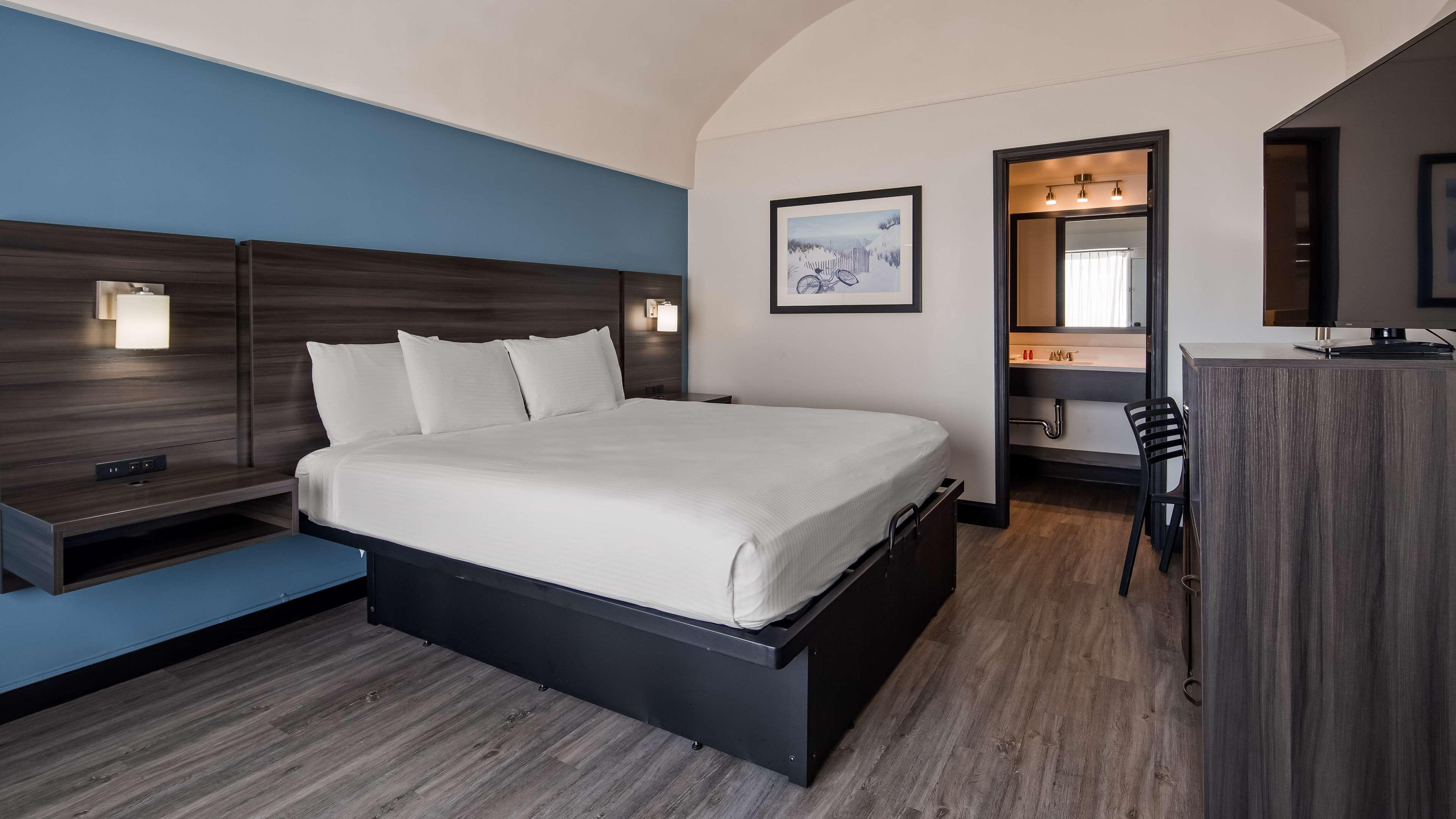 Inner, King Bed، SureStay Hotel by Best Western Virginia Beach Royal Clipper 5/10