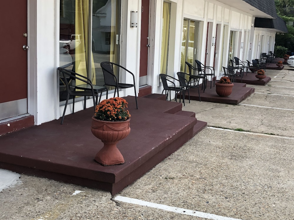 Alpine Inn 35/47