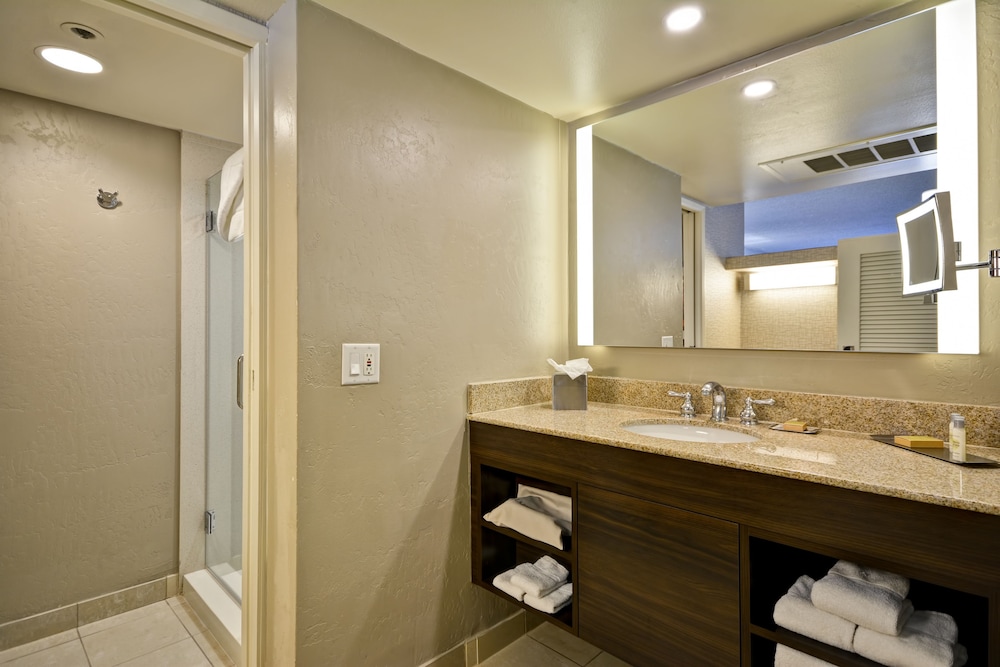 JUNIOR SUITE, KING BED, SOFA