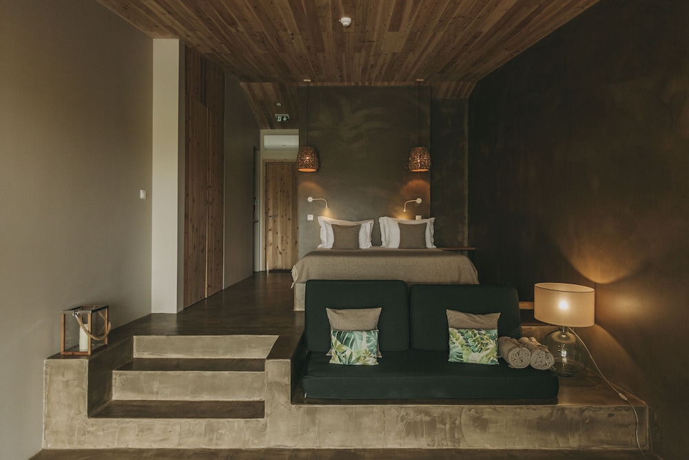 Santa Barbara Eco-Beach Resort 7/50