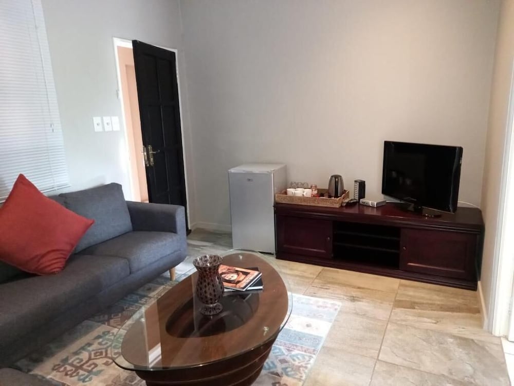 Turaco Lodge 24/47