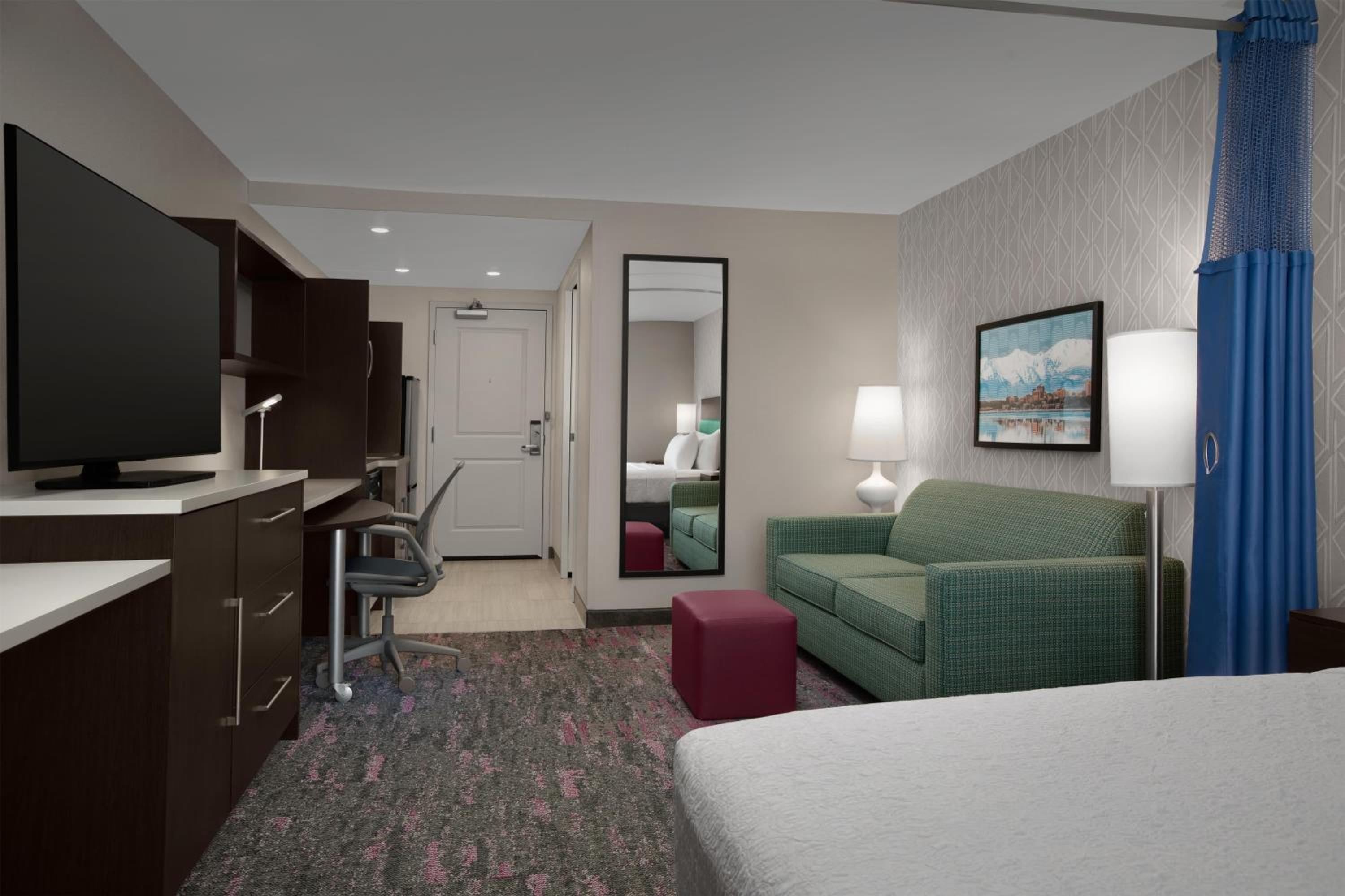 Studio, Queen Bed, Sofa