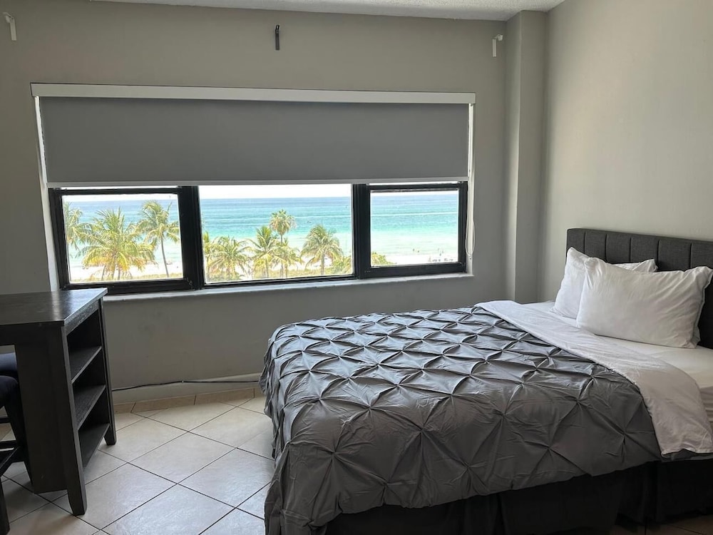 Ocean Front Casablanca Studios with FULL KITCHENS & Beach access By BL Rentals 14/50