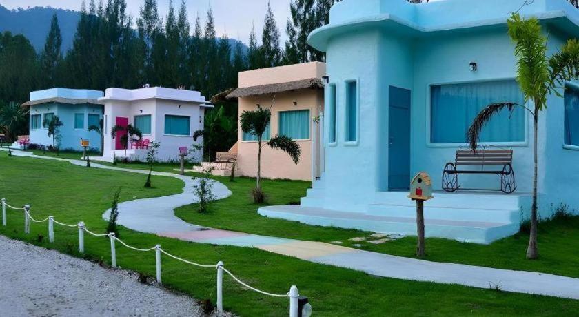 Rak Na Suan Pueng Resort 10/77