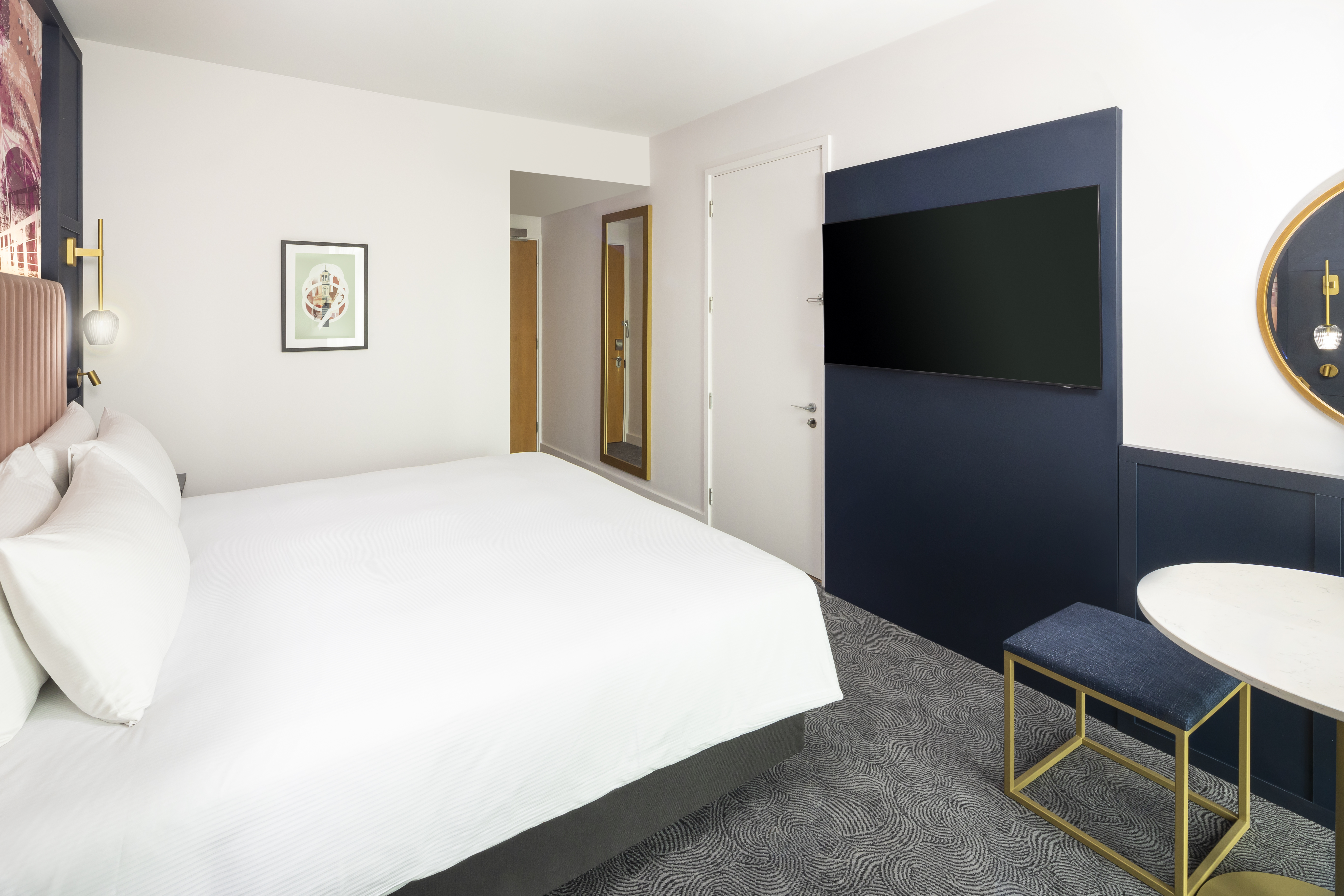 GUEST ROOM, SUPERIOR, KING BED