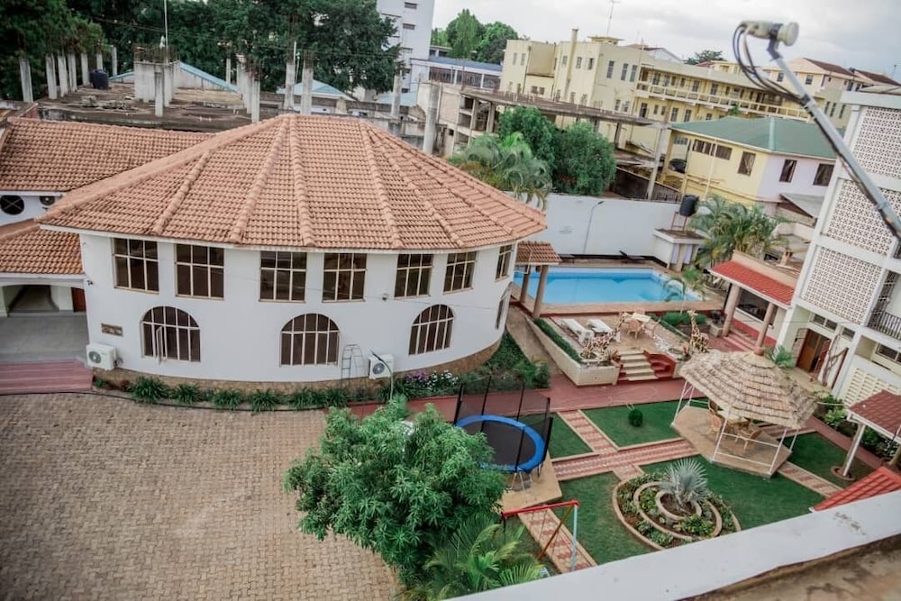 Kilimanjaro Crane Hotel 44/45