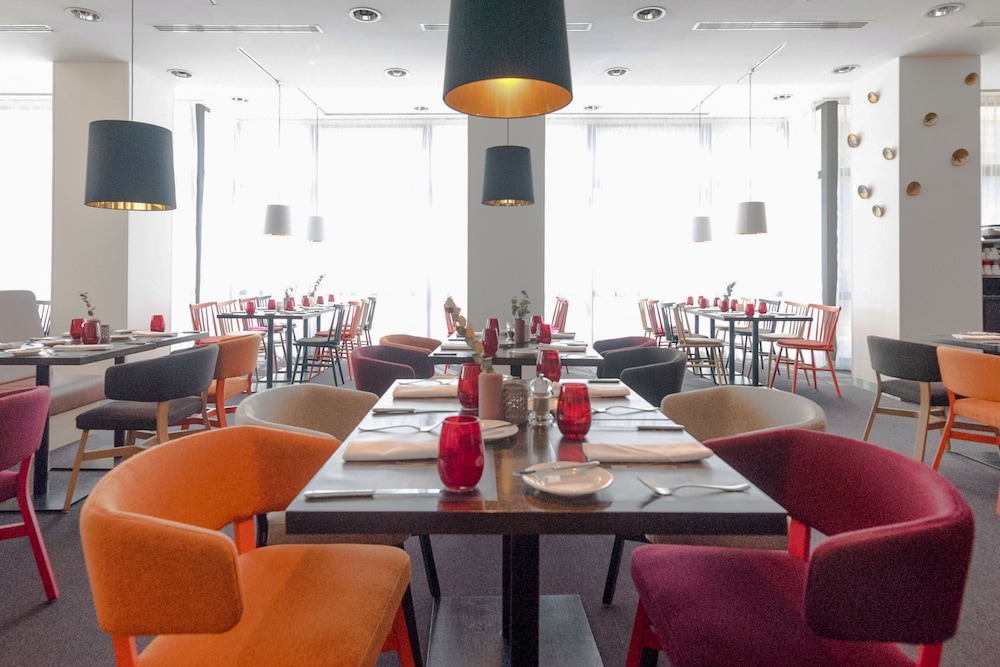 Vienna House Easy by Wyndham Airport Bucharest 49/68