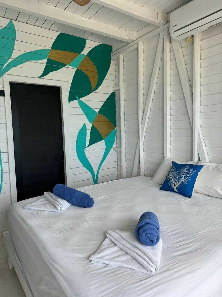 DELUXE, KING BED, BEACH VIEW