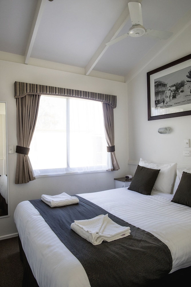 3 Bedrooms, Villa, 2 Double Beds, 3 Beds, Pool Side
