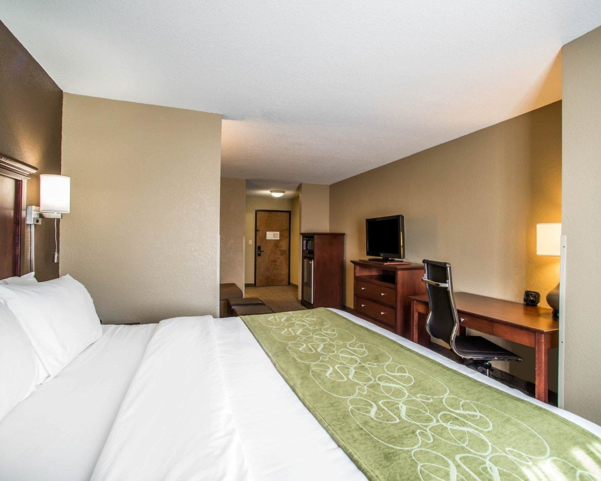 Efficiency, 2 Queen Beds