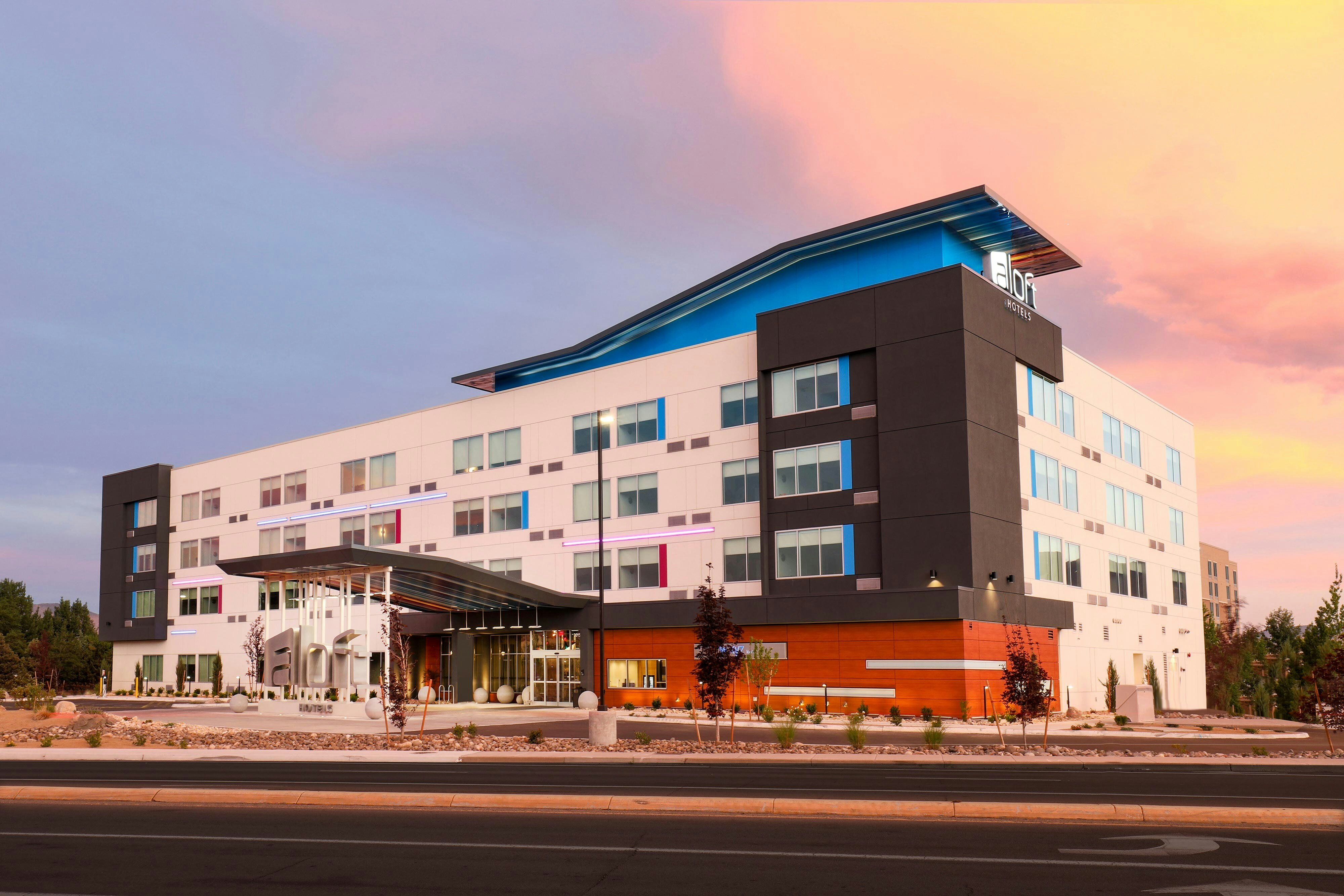Aloft Reno Tahoe International Airport 4/43