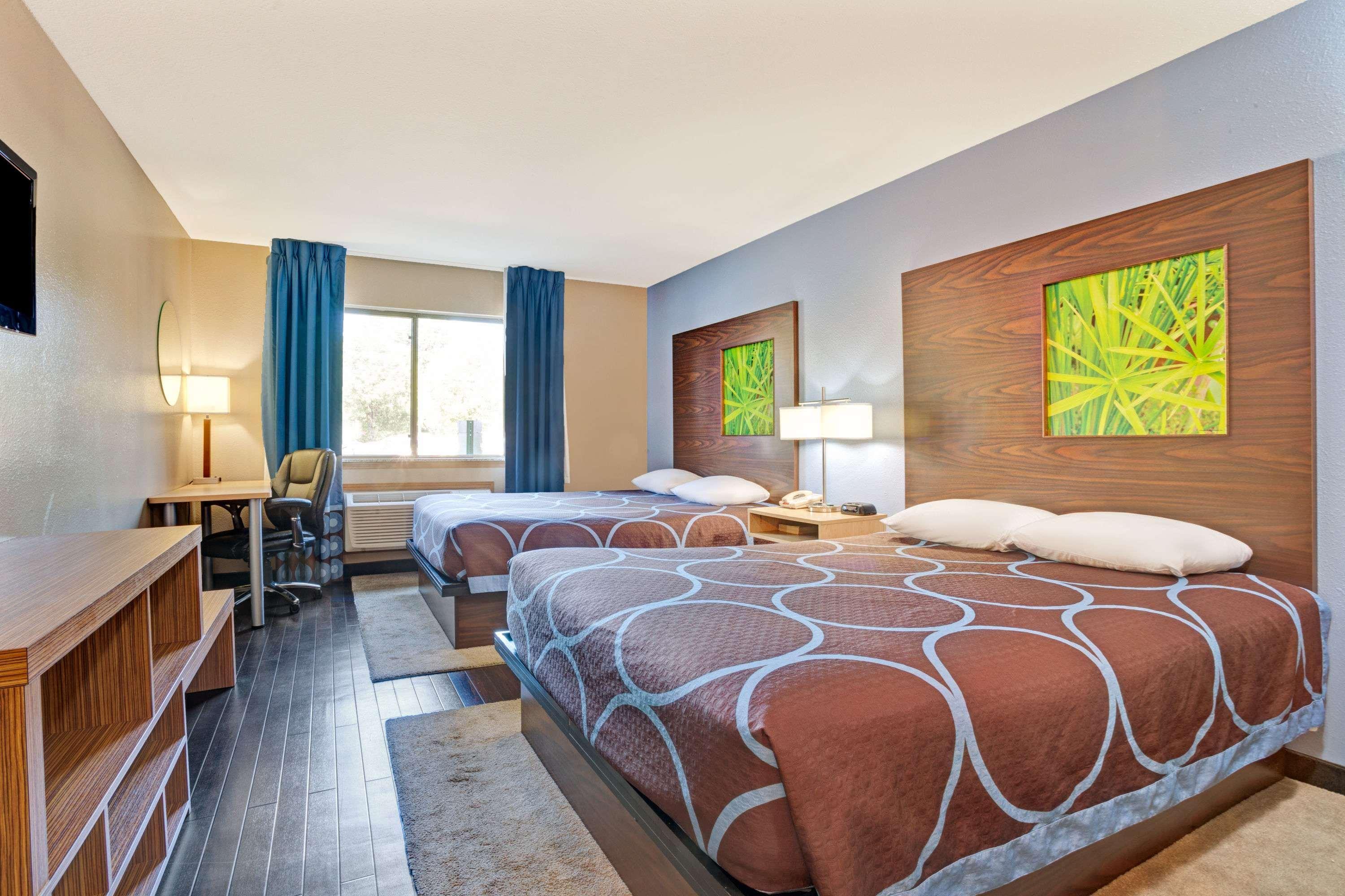 Super 8 by Wyndham Louisville Airport 6/16