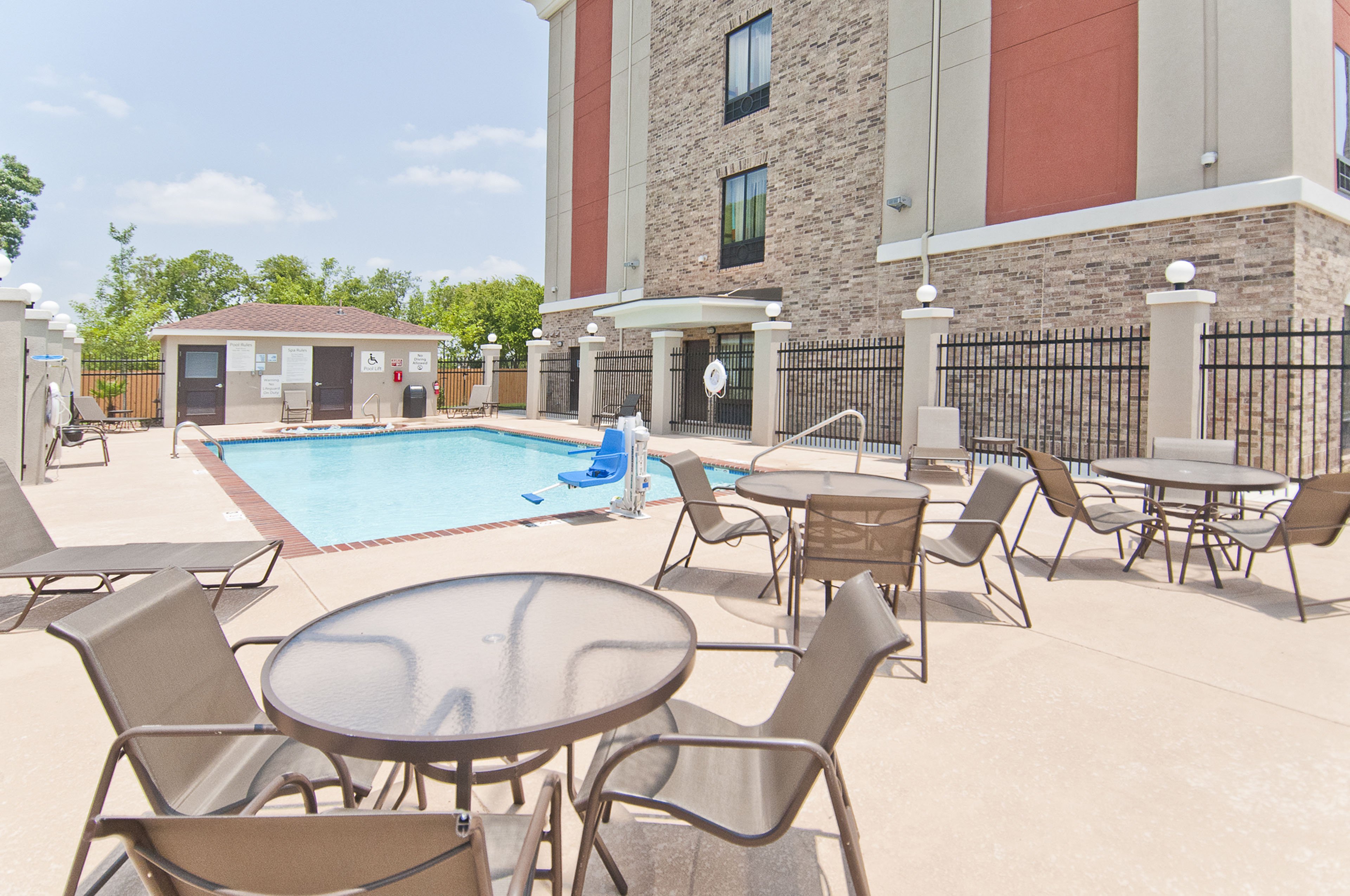 Holiday Inn Express Suites San Antonio Se By At T Center 70/73