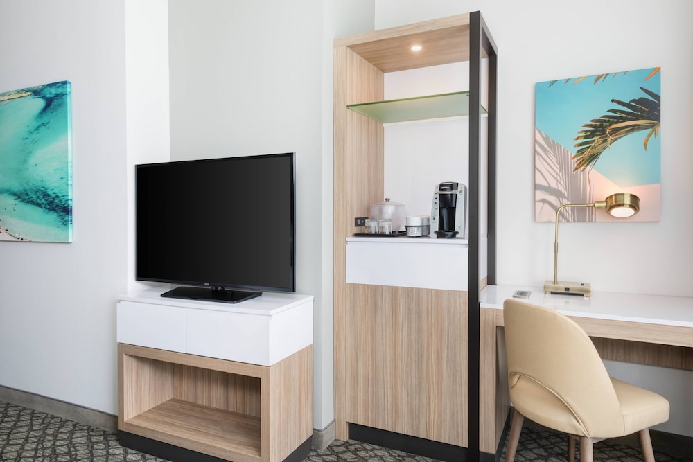 SpringHill Suites by Marriott Panama City Beach Beachfront 39/48