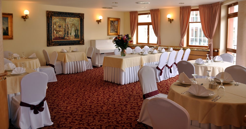 Wellness And Spa Hotel Ambiente 53/63