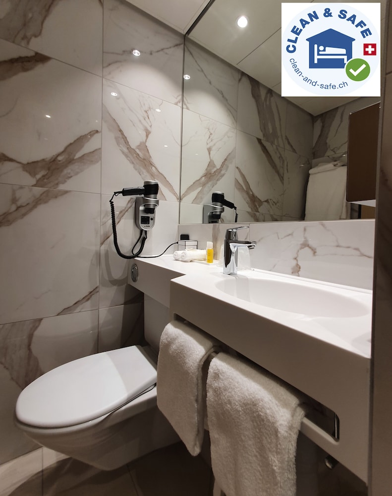 NASH AIRPORT HOTEL 33/33