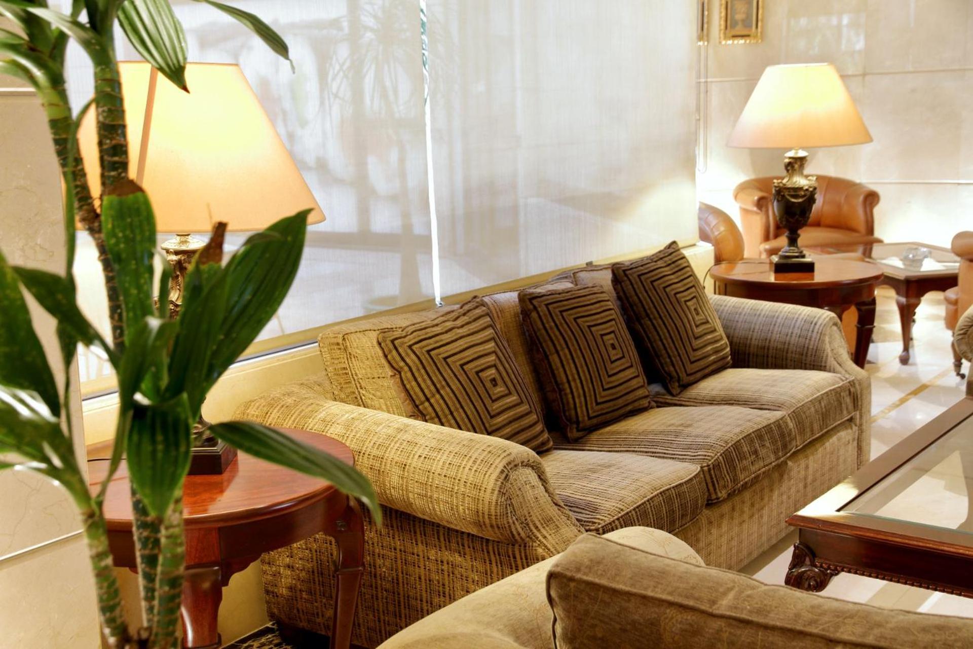 Promenade Hotel 19/25