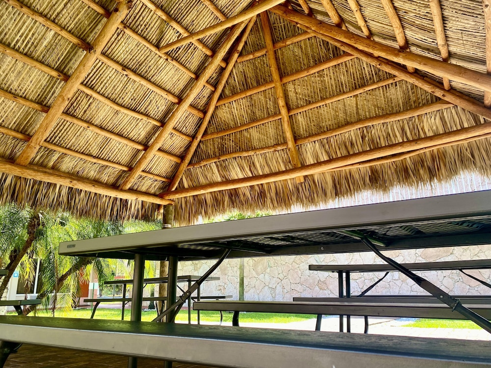 Garden Inn Homestead 62/81
