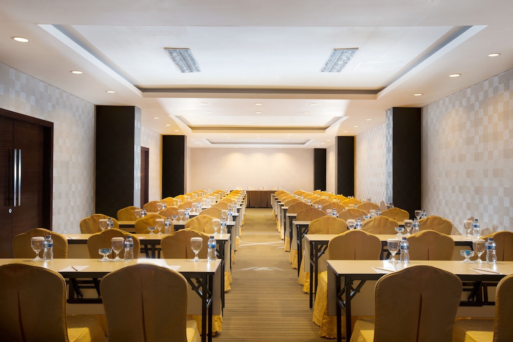 Hariston Hotel And Suites 40/53
