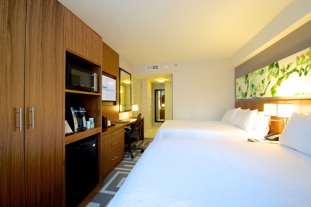 Room, 2 Queen Beds, City View