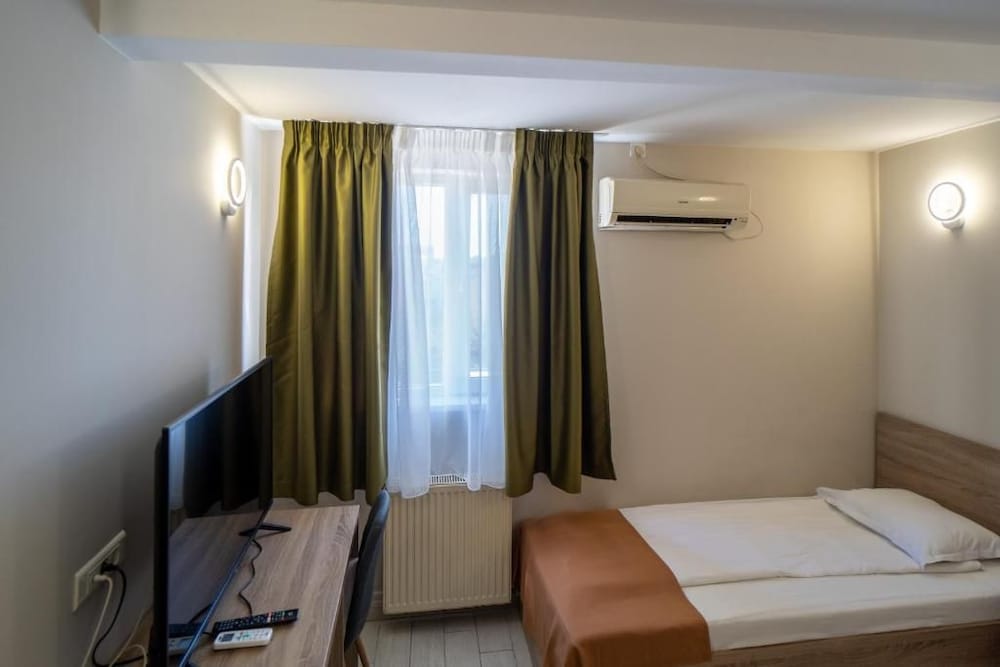 City Hotel 10/50