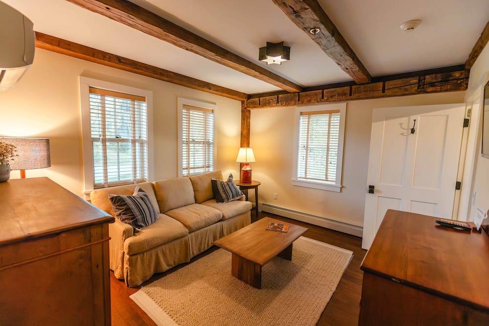 Hill Farm Inn 22/50