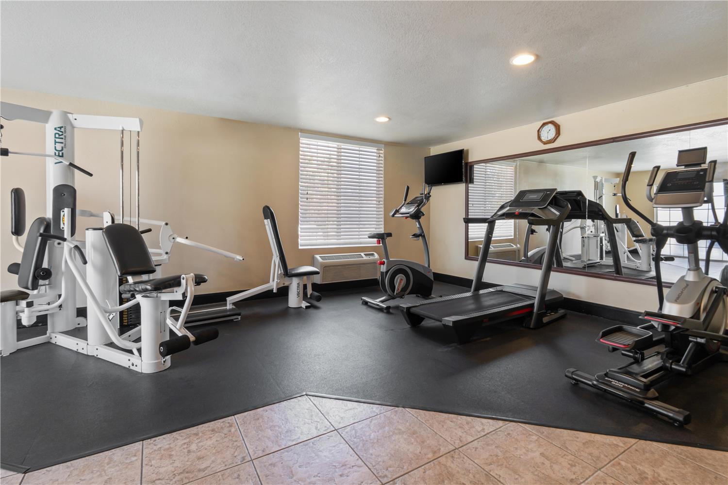 Best Western Plus John Jay Inn & Suites 26/37